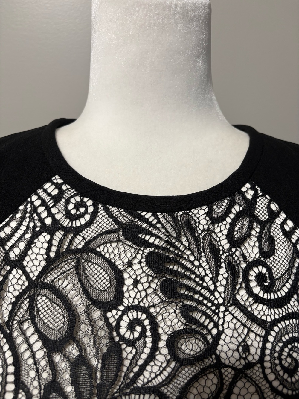 Trina Turk Sleeveless Black Lace Sheath Veda Cocktail Dress - Picture 5 of 13